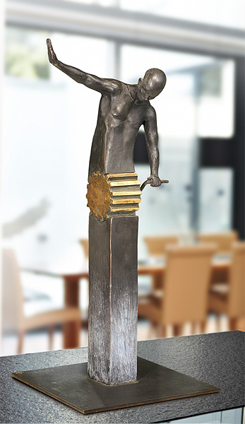  Figur mit Zahnrad 